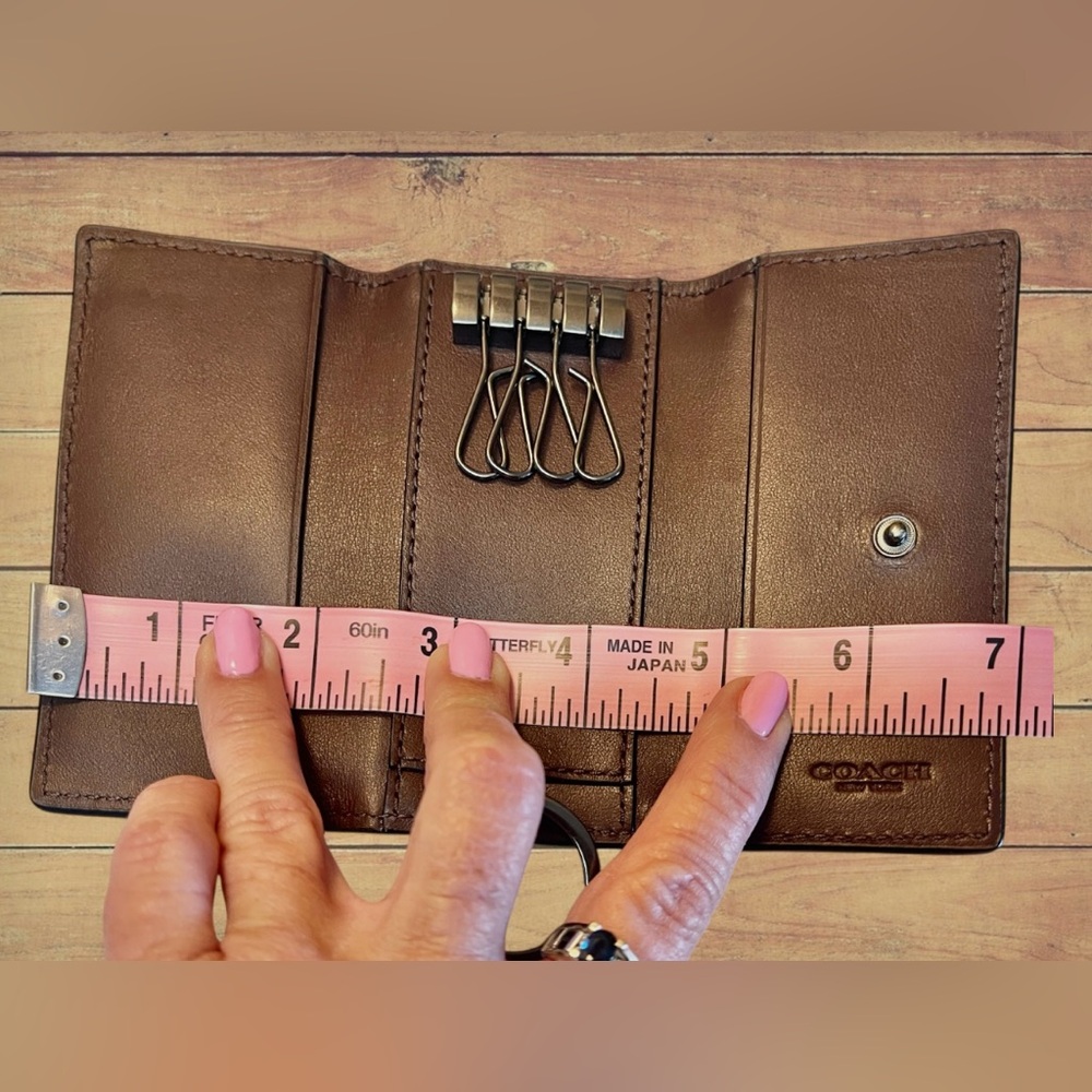 Unisex Coach NWOT Brown Leather Embossed Logo (multi) Key Holder Trifold Case - Picture 12 of 12